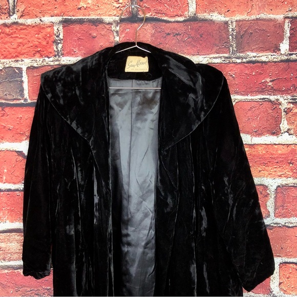 Vintage 1950s velvet opera jacket - Picture 8 of 8